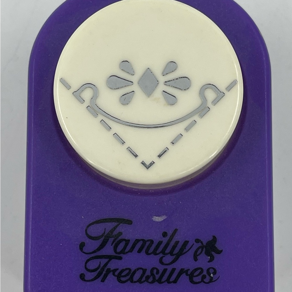 Family Treasures Lace Edge Paper Punch Scrapbooking Decorative‎ Design Purple - Picture 2 of 5